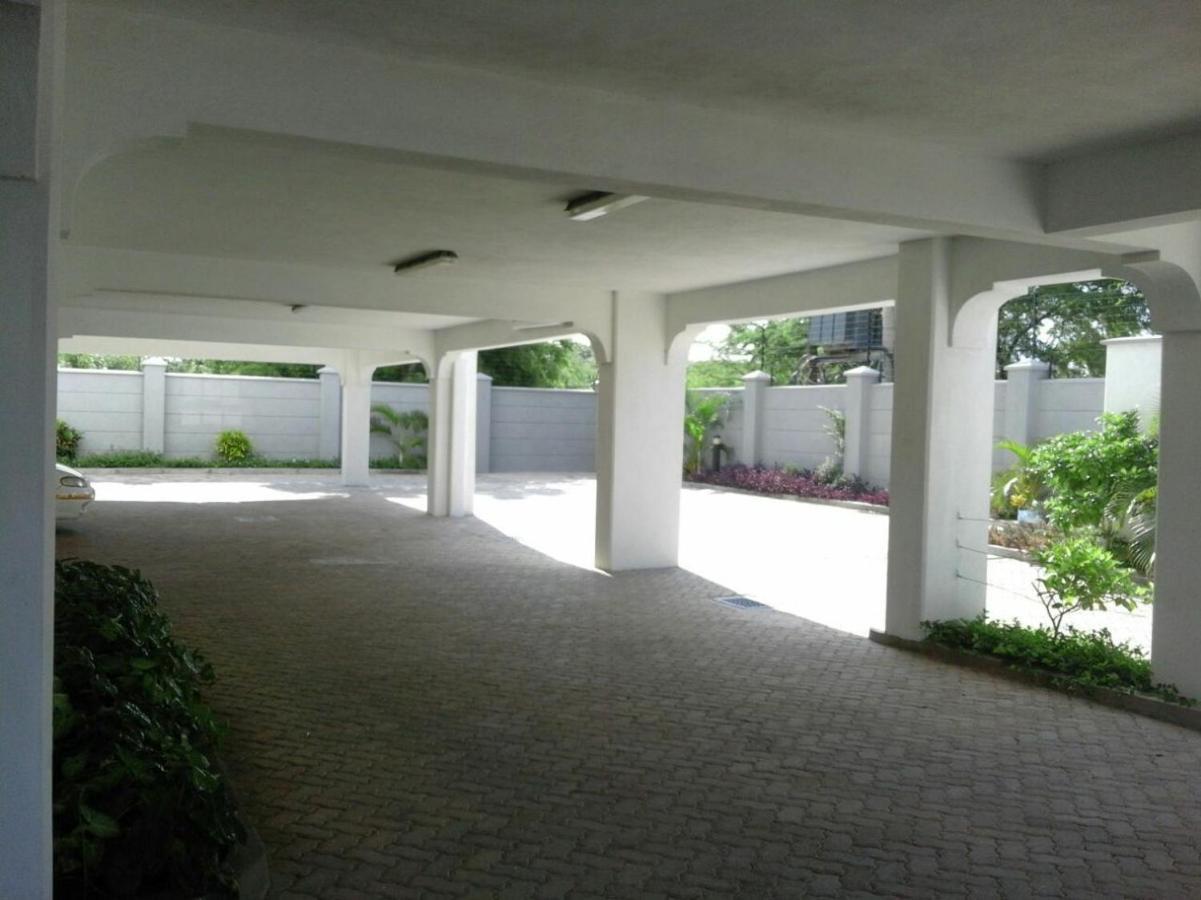 Shanzu Beach Apartment With Stunning Ocean View Mwakirunge エクステリア 写真